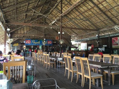 ร้านอาหารซุ้มป่าสัก